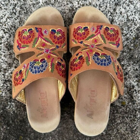 Algeria Embroidered Flowers Boho Style Wedge Sandals - Picture 6 of 11